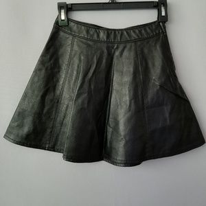 X H&M DIVIDED SIDE ZIP FAUX LEATHER BLACK SKIRT